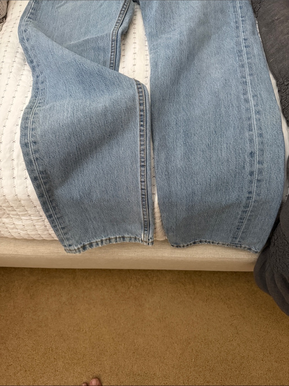 Levi's Light Blue Denim Jeans with Tan Leather Patch 35x32 - Picture 4 of 9